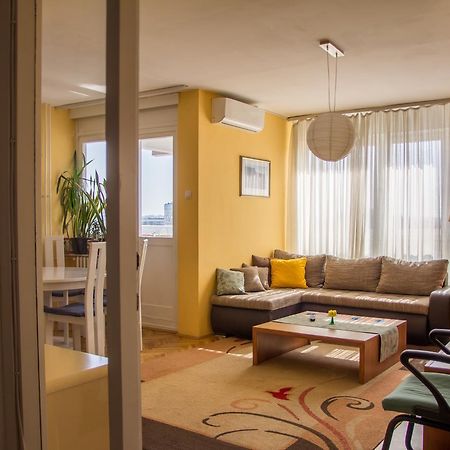 Sunny Apartment Belgrado Esterno foto