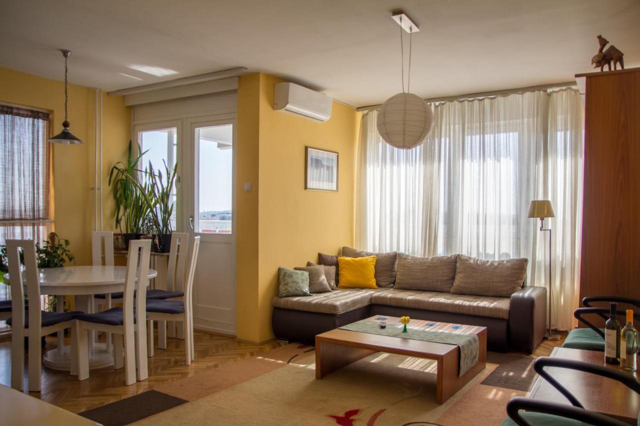 Sunny Apartment Belgrado Esterno foto